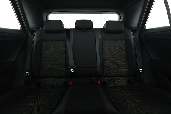 Volkswagen T-Roc 16 of 30