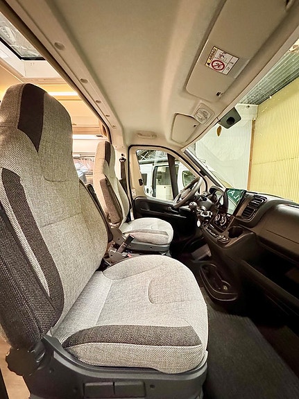 Knaus Boxstar 600 ME Lifetime Långbädd Lithium 314Ah Solpanel MaxxFan Vinterpaket 9 of 30