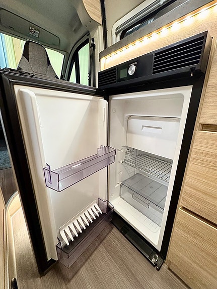 Knaus Boxstar 600 ME Lifetime Långbädd Lithium 314Ah Solpanel MaxxFan Vinterpaket 19 of 30