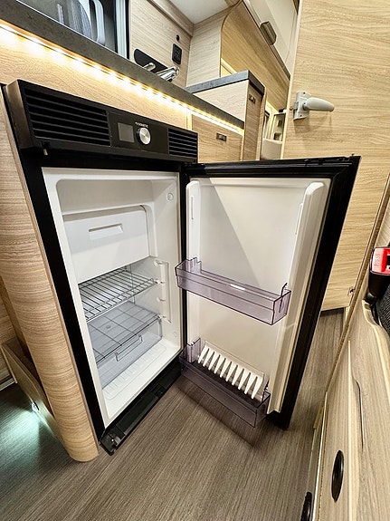 Knaus Boxstar 600 ME Lifetime Långbädd Lithium 314Ah Solpanel MaxxFan Vinterpaket 20 of 30