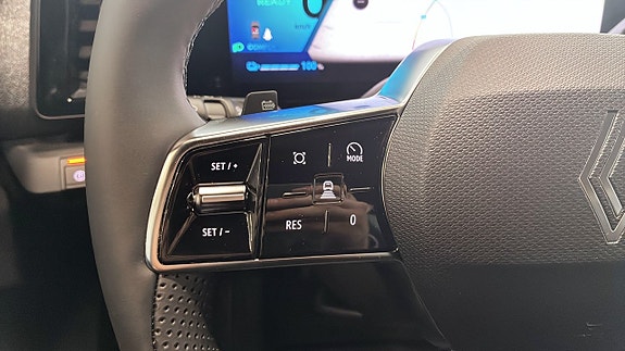 Renault Scenic E-Tech 16 of 25