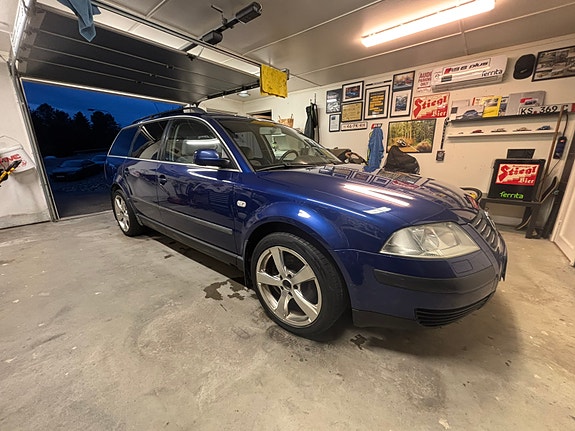 Volkswagen Passat 2 of 7