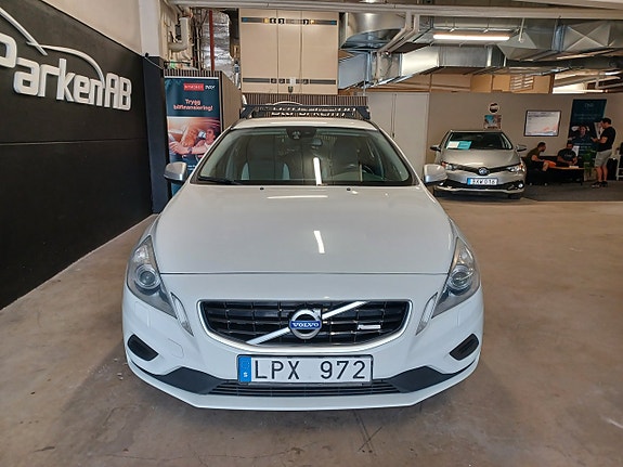Volvo V60 2 of 21