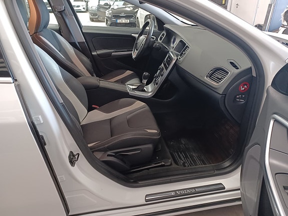 Volvo V60 8 of 21