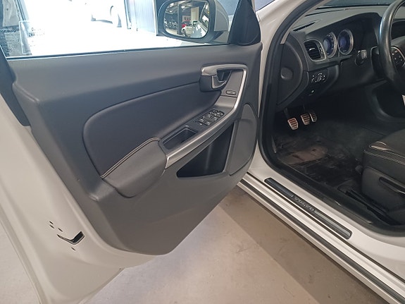 Volvo V60 11 of 21
