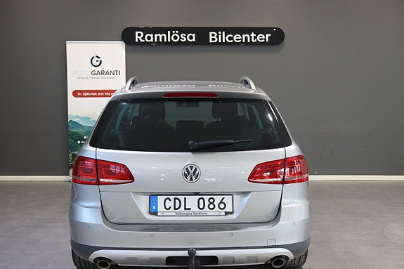 Volkswagen Passat Alltrack 10 of 22