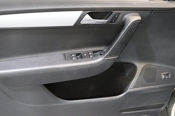 Volkswagen Passat Alltrack 18 of 22