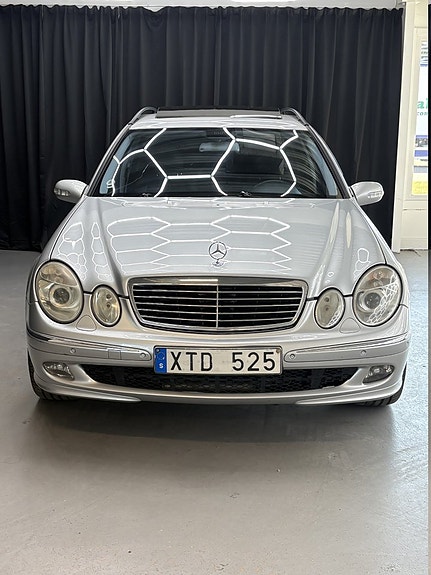 Mercedes-Benz E240 11 of 14