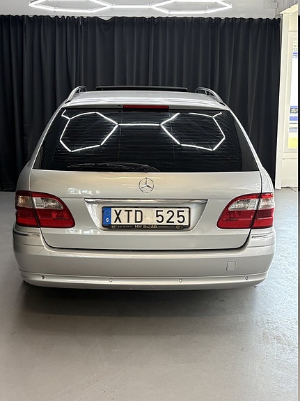 Mercedes-Benz E240 10 of 14
