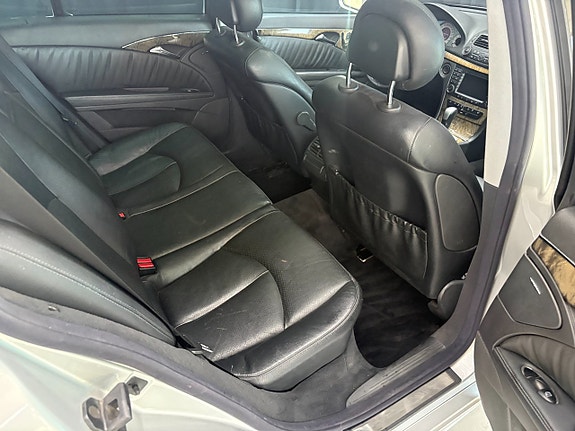 Mercedes-Benz E240 8 of 14