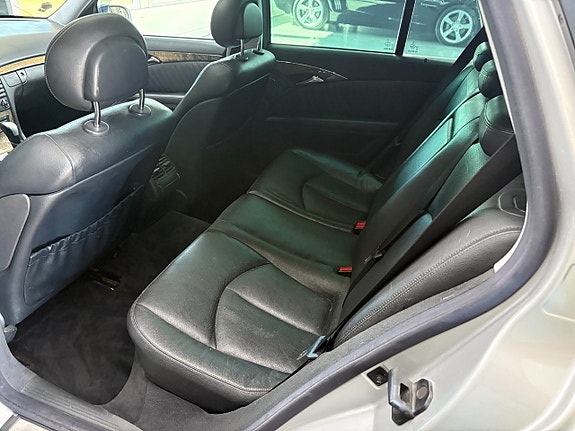 Mercedes-Benz E240 7 of 14
