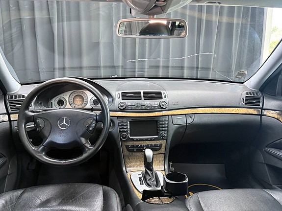 Mercedes-Benz E240 9 of 14