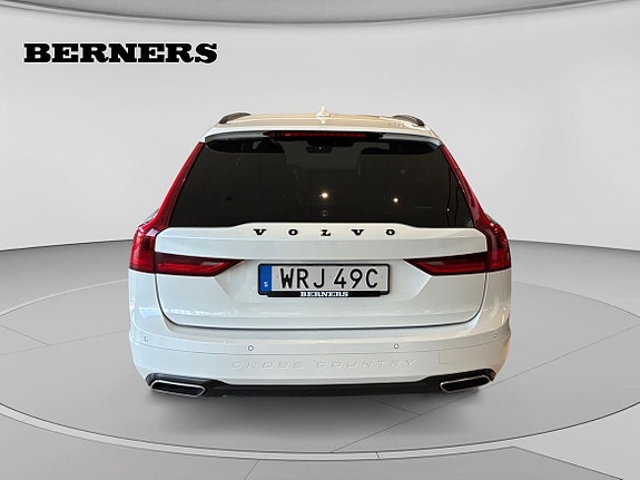 Volvo V90 Cross Country 4 of 22
