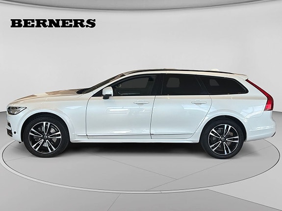 Volvo V90 Cross Country 2 of 22
