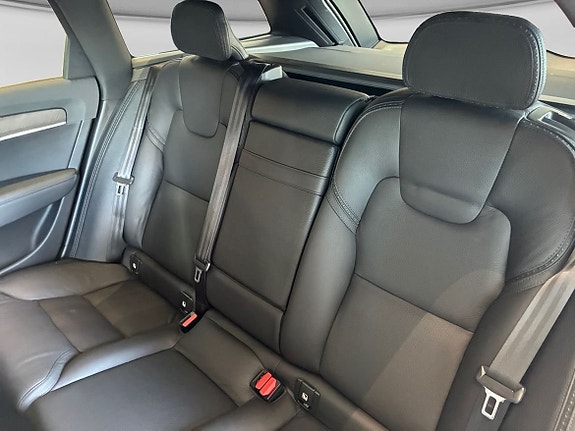 Volvo V90 Cross Country 13 of 22