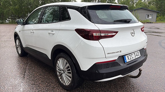 Opel Grandland X 2 of 3
