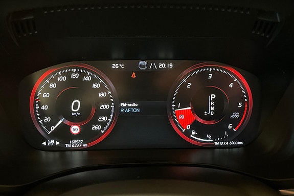 Volvo XC60 14 of 26