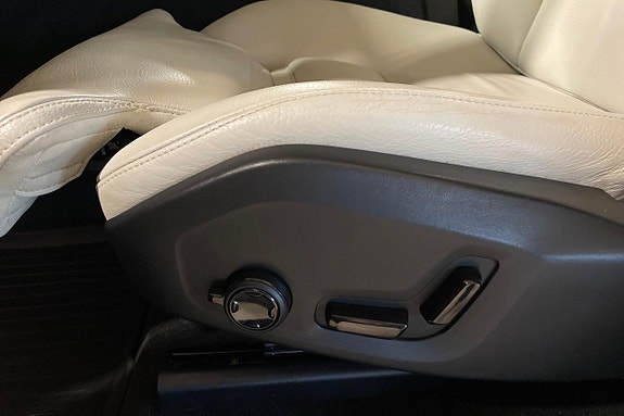 Volvo XC60 18 of 26