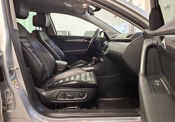 Volkswagen Passat 13 of 25