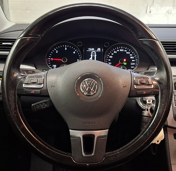 Volkswagen Passat 25 of 25