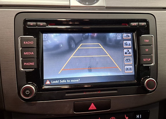 Volkswagen Passat 19 of 25