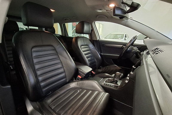 Volkswagen Passat 14 of 25