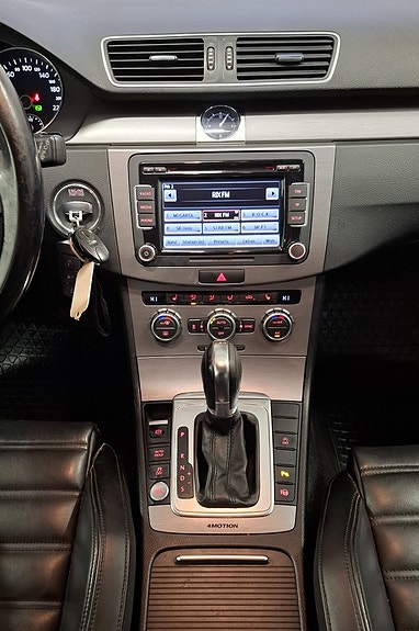 Volkswagen Passat 24 of 25