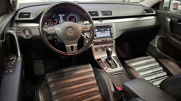 Volkswagen Passat 2 of 25