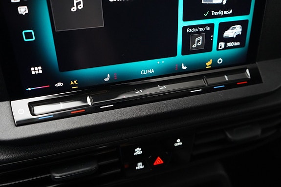 Volkswagen Caddy Maxi 12 of 23