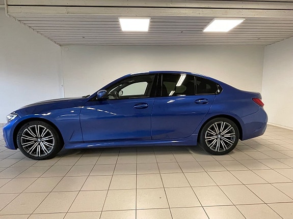 BMW 320d 2 of 5