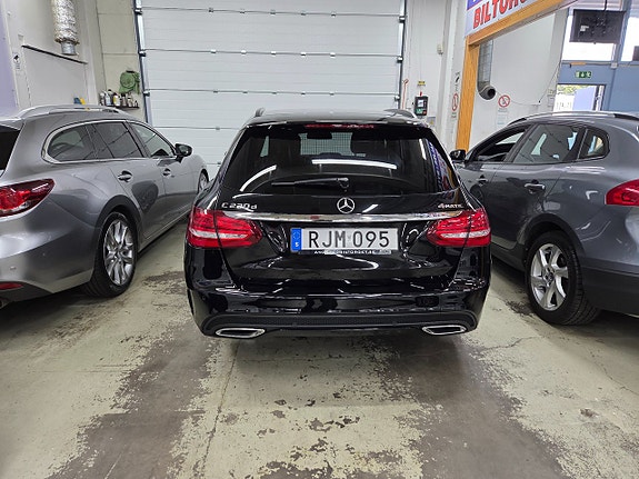 Mercedes-Benz C220 d 4 of 24