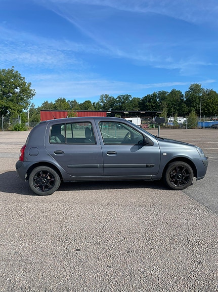 Renault Clio 2 of 7