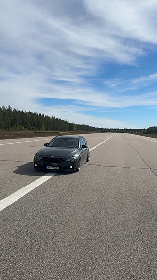 BMW 320d 4 of 5