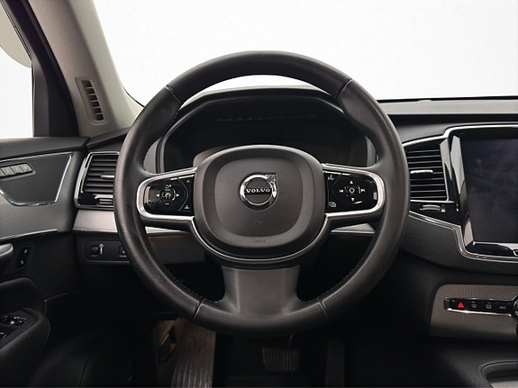 Volvo XC90 10 of 30
