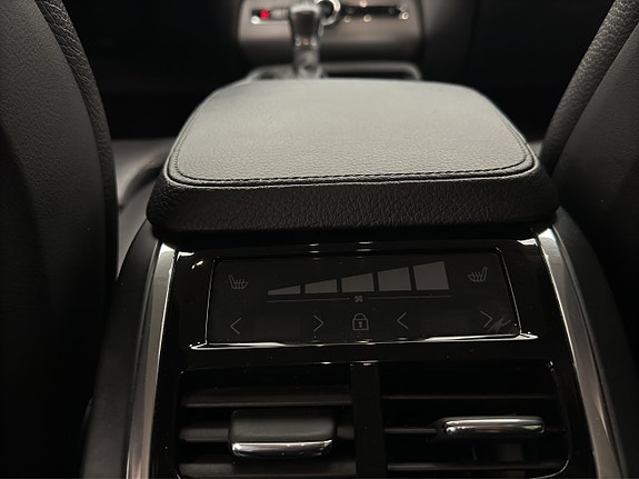 Volvo XC90 30 of 30