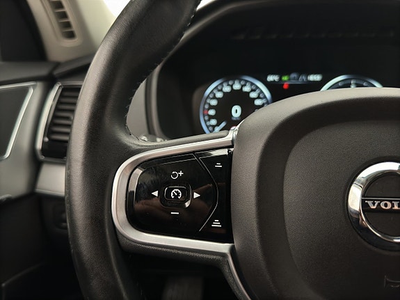 Volvo XC90 18 of 30