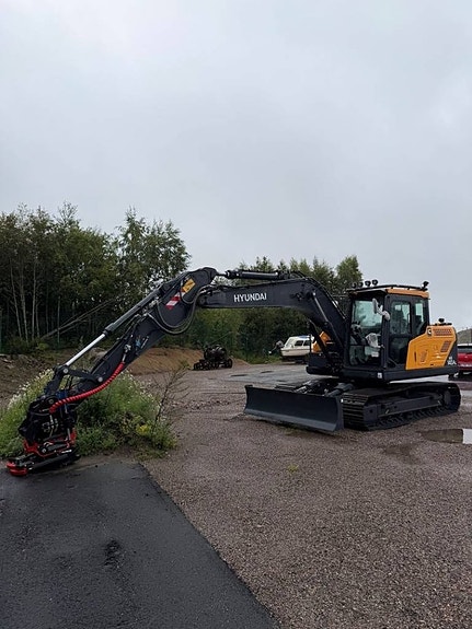 Hyundai HX 140 AL 8 of 9