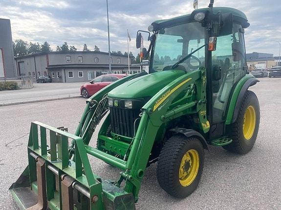 John Deere 3520 5 of 6