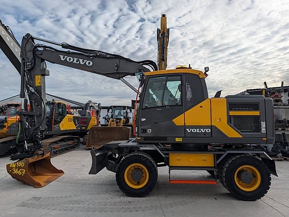 Volvo EW 160 E 2 of 8