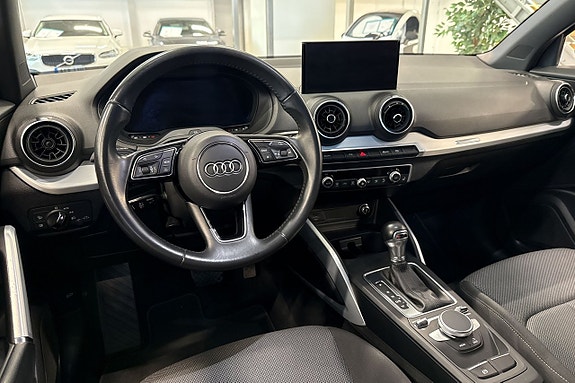 Audi Q2 2 of 24