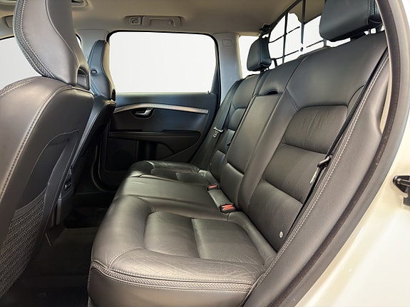 Volvo XC70 14 of 19
