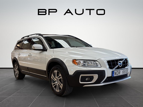 Volvo XC70 2 of 19