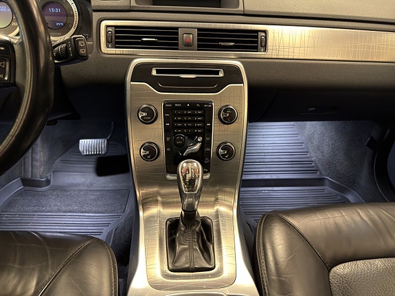 Volvo XC70 15 of 19