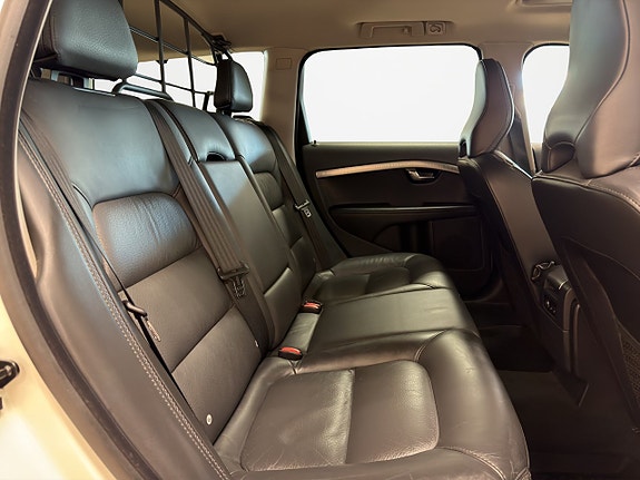Volvo XC70 13 of 19