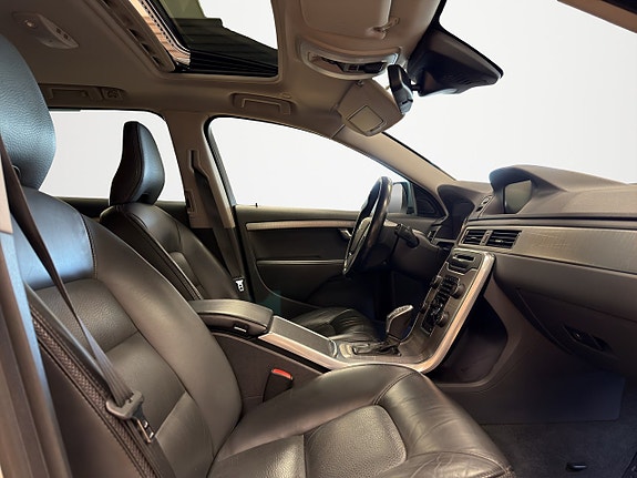 Volvo XC70 11 of 19