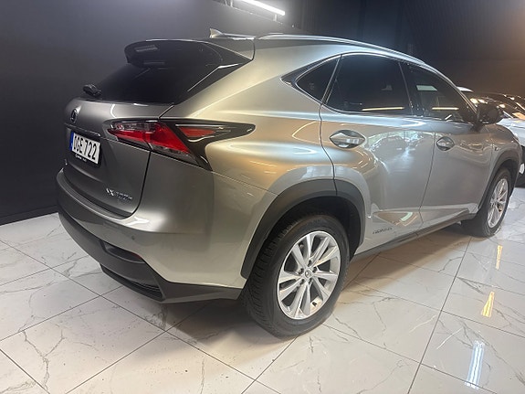 Lexus NX300h 3 of 14