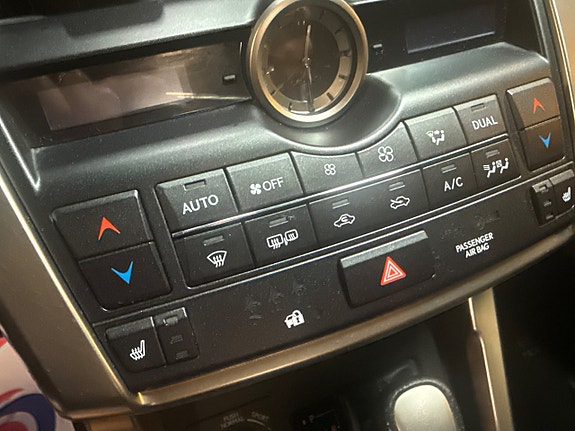 Lexus NX300h 10 of 14