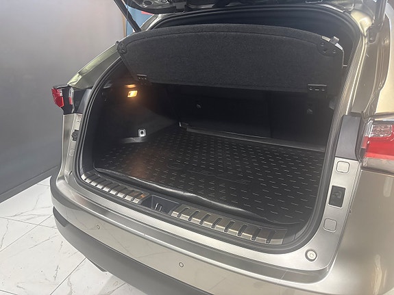 Lexus NX300h 6 of 14