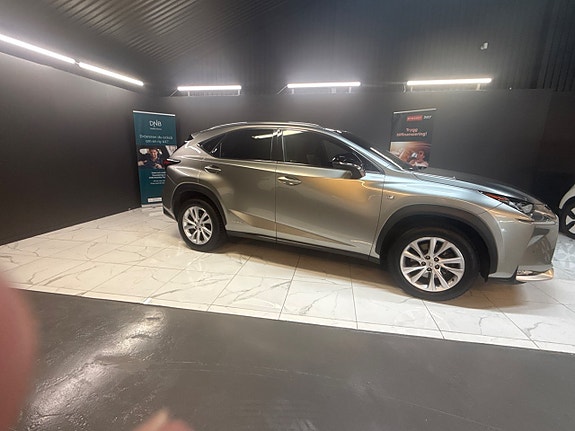 Lexus NX300h 2 of 14