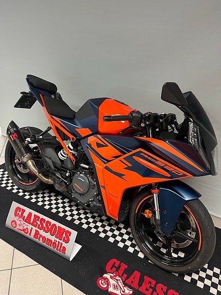 KTM RC 390 2 of 3